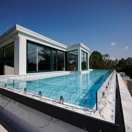 Villa Bauhaus Wellness Apartman Fsz. 1 Шиофок Экстерьер фото